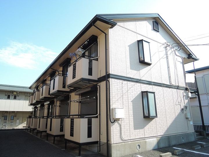 フローラ春日の外観