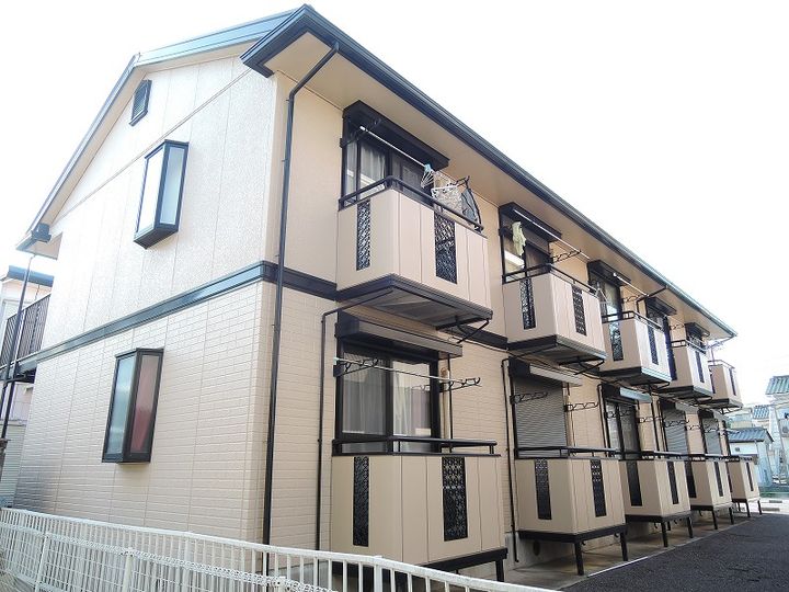 フローラ春日の外観