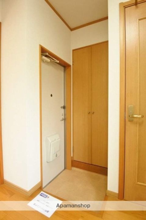ニューパレス佐貫Gの玄関