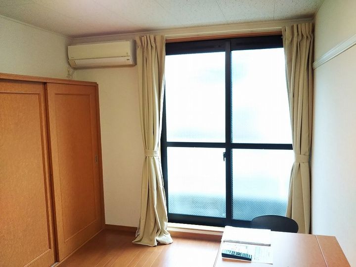 レオパレス檜木並の居間