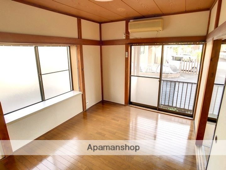 ヴィラサンビーム101の居間