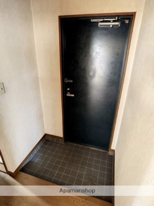 ロイヤルハイツCHIBA203の玄関