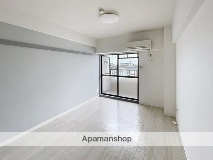 ディアコート泉が丘507の居間