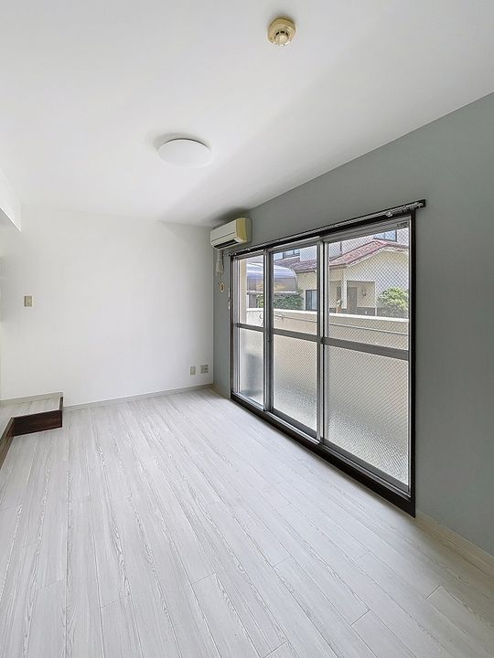 ドマーニ青山105の居間