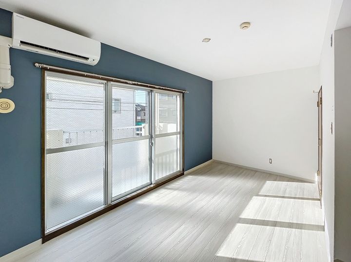 ドマーニ青山303の居間