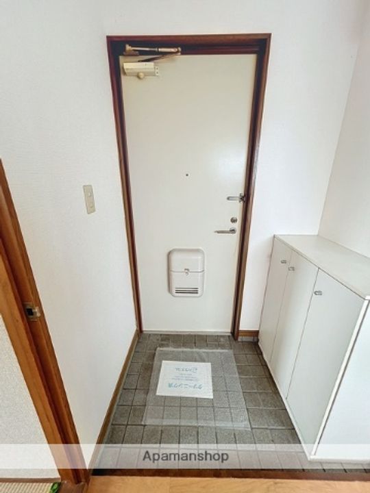 アローハイツ101の玄関