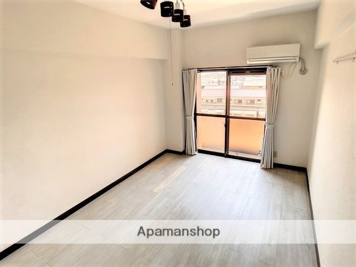 プレジール桜5Cの居間