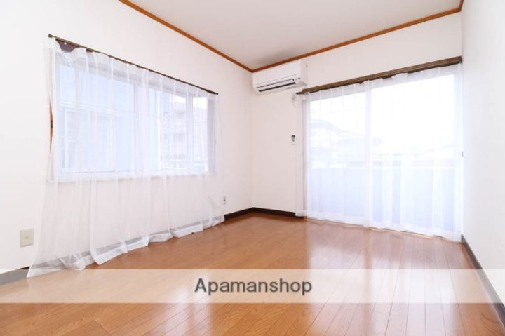 ロイヤルコーポⅠ103の居間