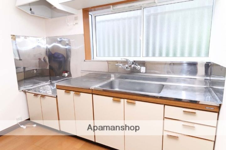 ロイヤルコーポⅠ103のキッチン