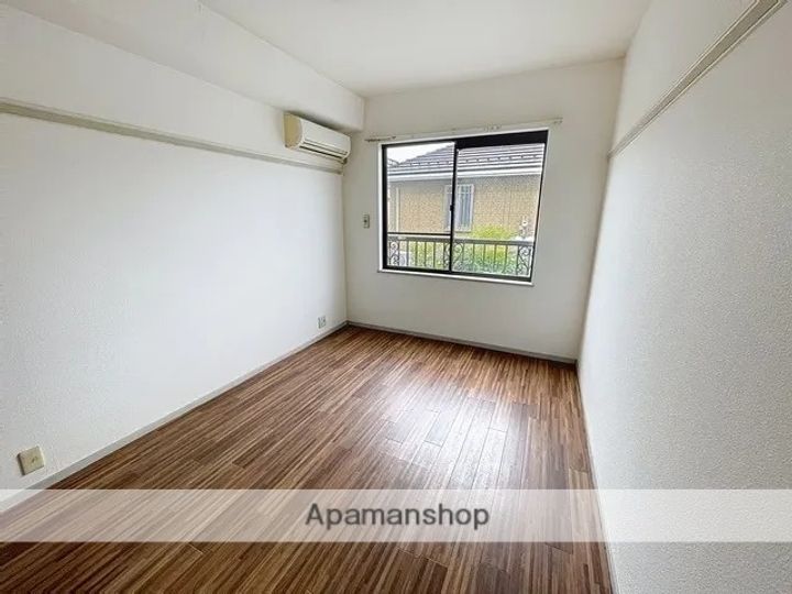 メイプルハイツ(峰)102の居間