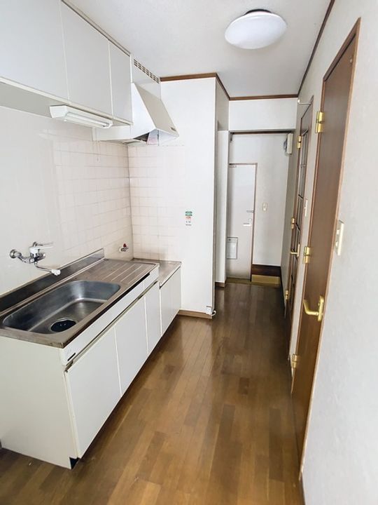 イースタン鶴田3の内装