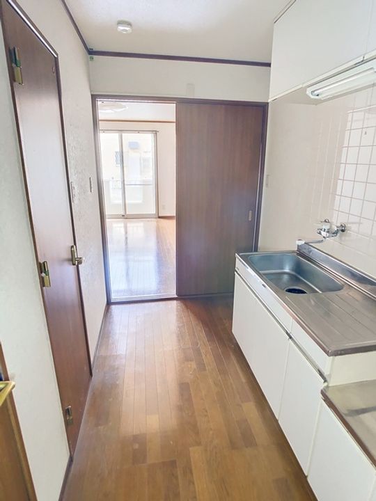 イースタン鶴田3の内装