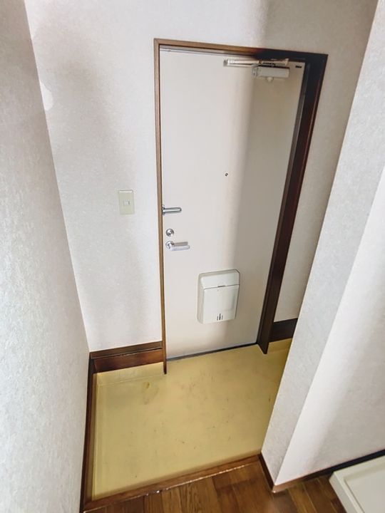 イースタン鶴田6の玄関