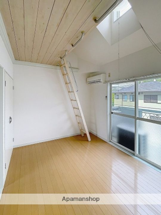 フラット岩崎宇都宮204の居間