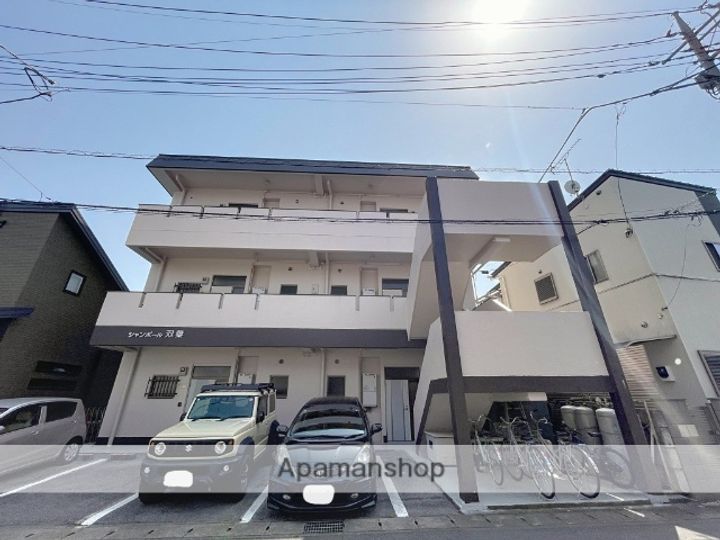 シャンポール双葉301の外観