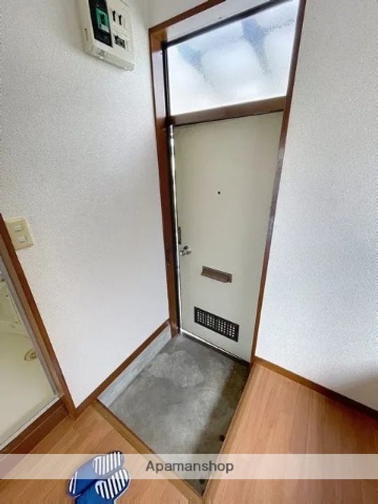 ひまわりコーポ201の玄関