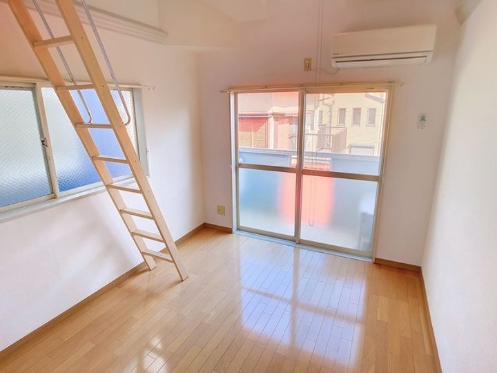 ハーモニー雀宮202の居間