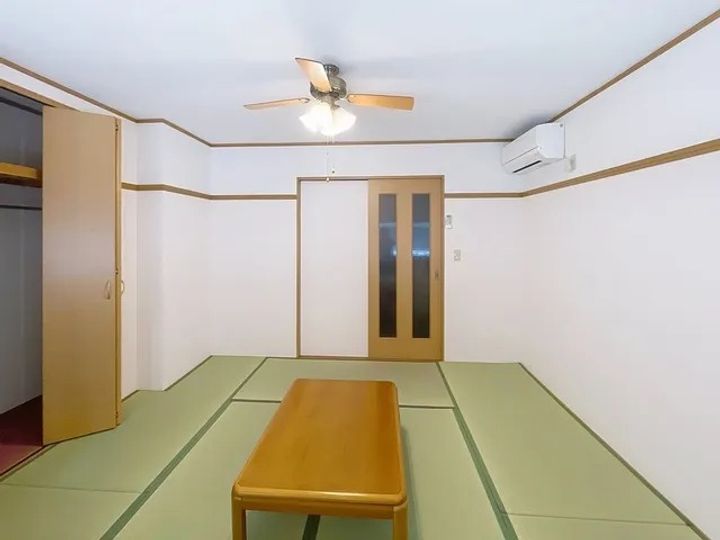 ウィスタリアA棟2の居間