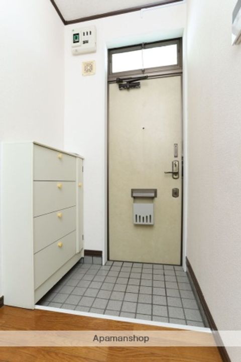 メモリアルハイツB210の玄関