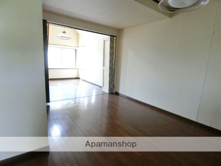 ウエルネス本城202の居間