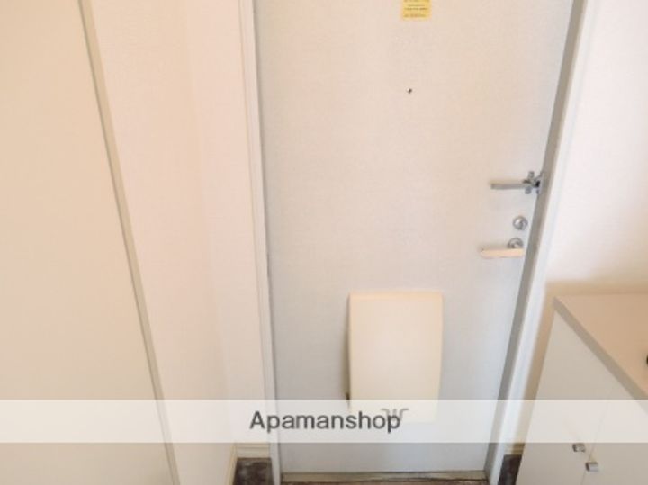 ラフォーレ五十部6の玄関