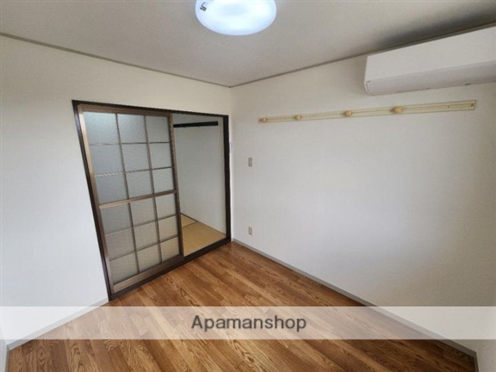 プレジール鹿島A202の居間