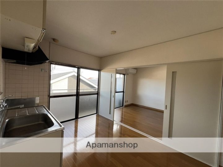 サンシャルム錦町303の居間