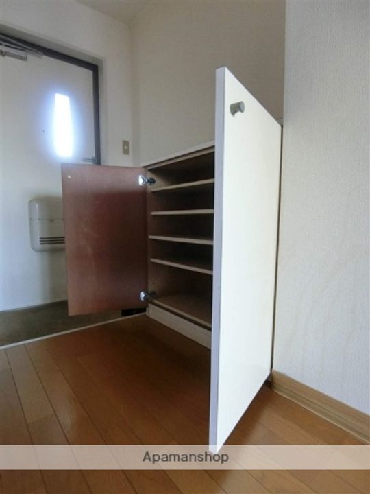 サンシャルム錦町303の玄関