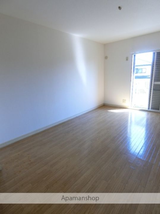 ラフォーレ大前5の居間