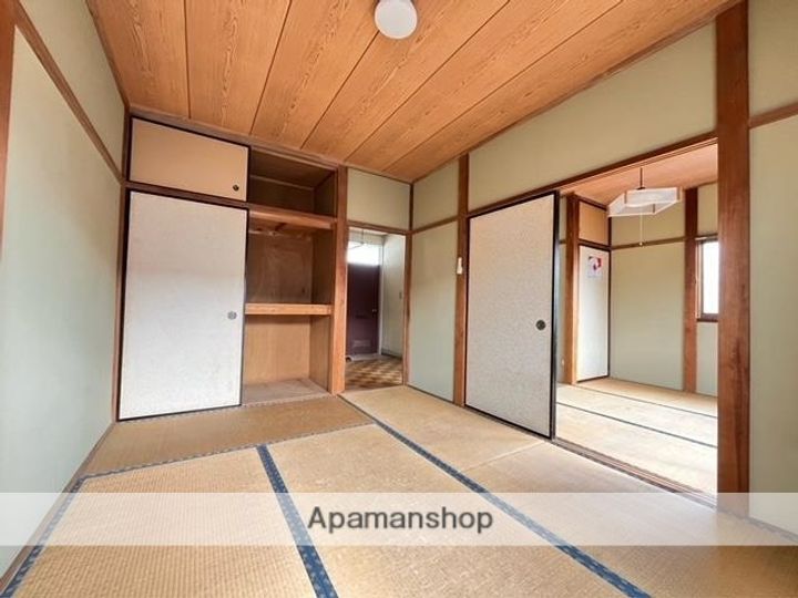 ホワイトハイツ203の居間