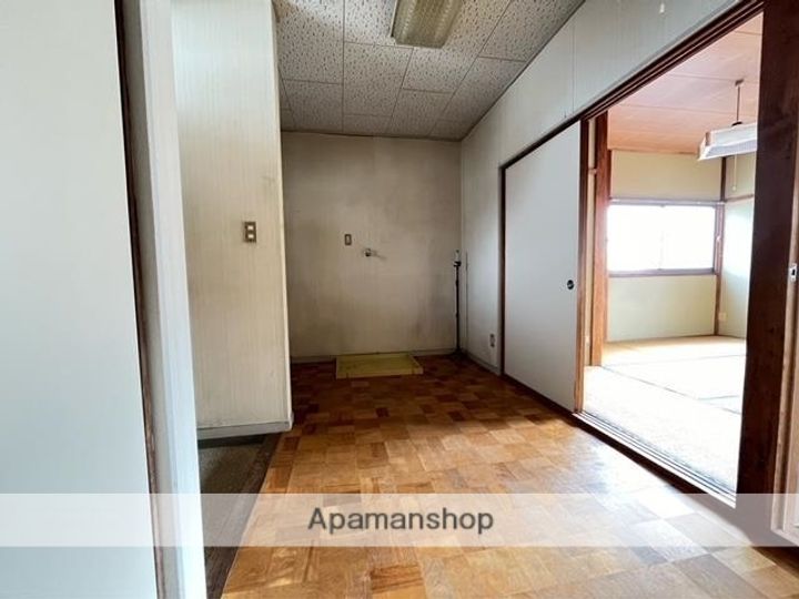 ホワイトハイツ203の玄関