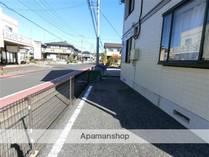 パインビレッジA102の玄関