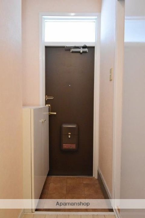 メゾン・エントピアの玄関