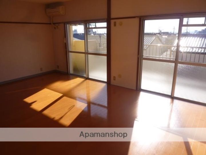 朋友レジデンスの居間