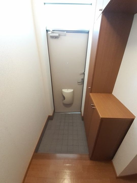 パインフィールドAの玄関