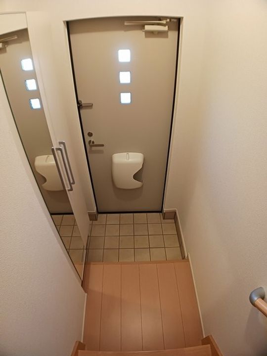 サニーアヴェニューの玄関