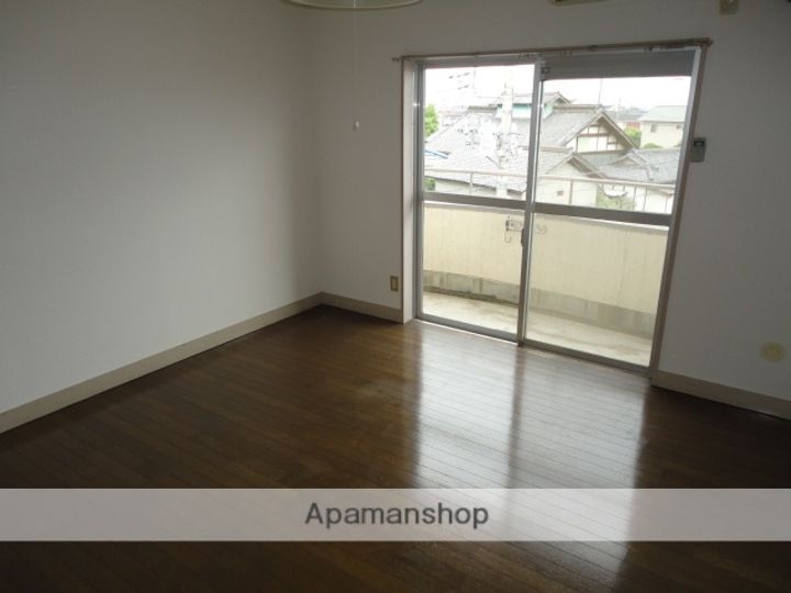 群馬県高崎市上小鳥町の賃貸アパートD-2の居間