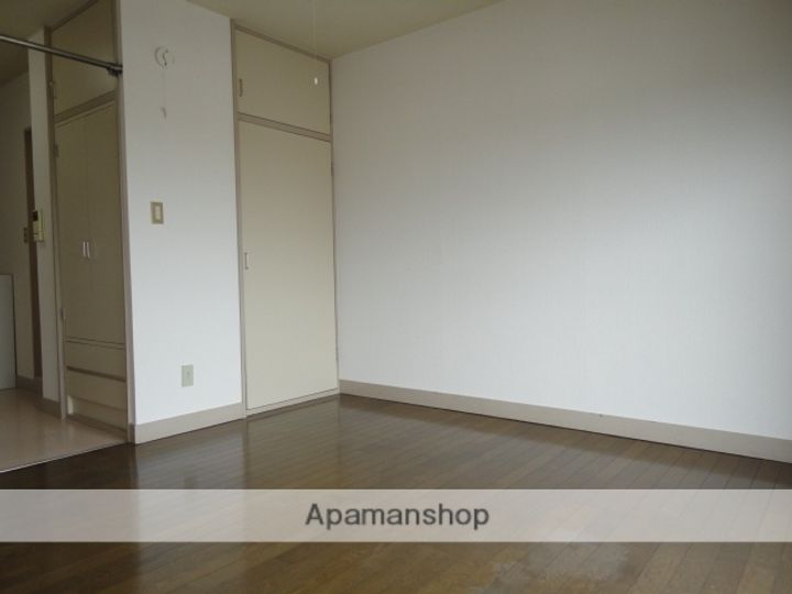 群馬県高崎市上小鳥町の賃貸アパートD-2の居間