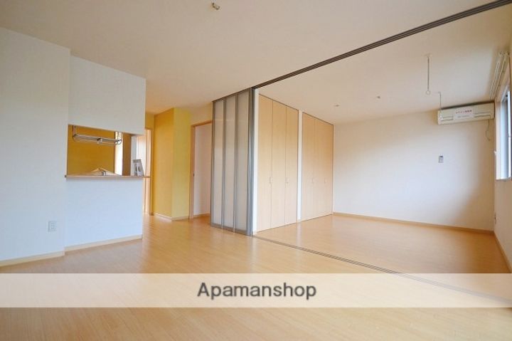 群馬県高崎市新町の賃貸アパートの居間