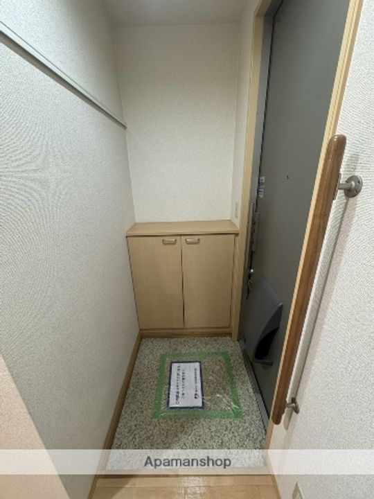 クレシェンテABCDEFGの玄関