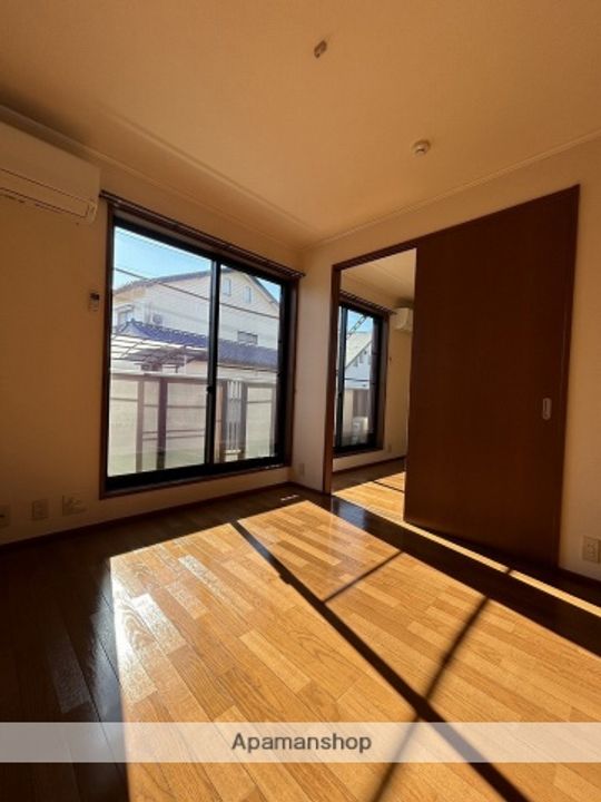 群馬県前橋市北代田町の賃貸アパートB101の居間