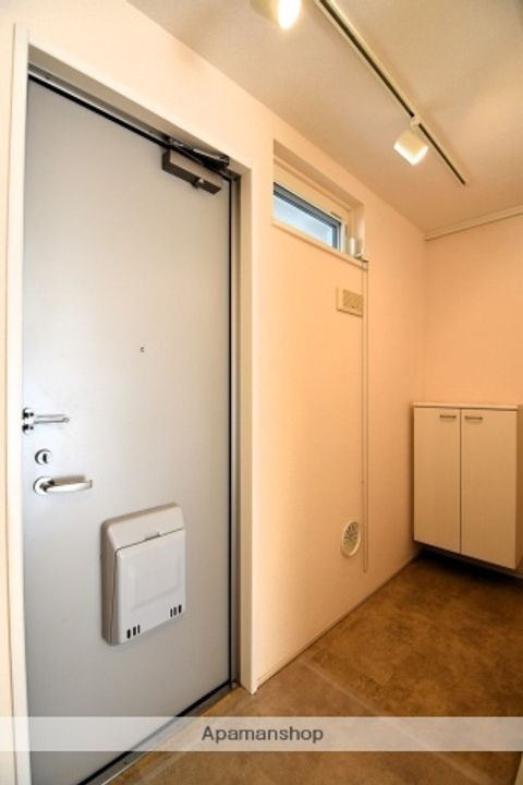 群馬県前橋市元総社町の賃貸アパートの玄関