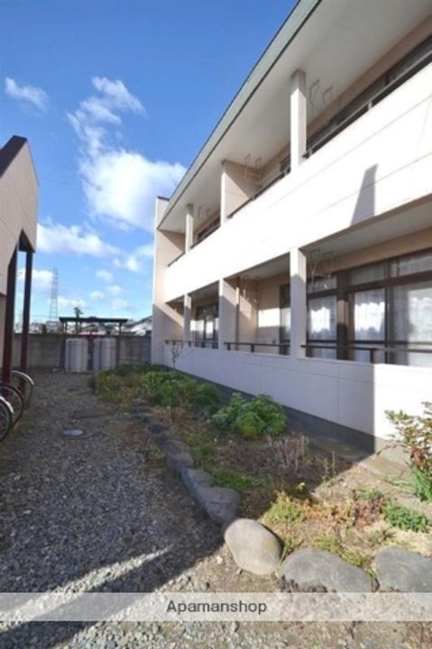 ファミール金井B102の外観