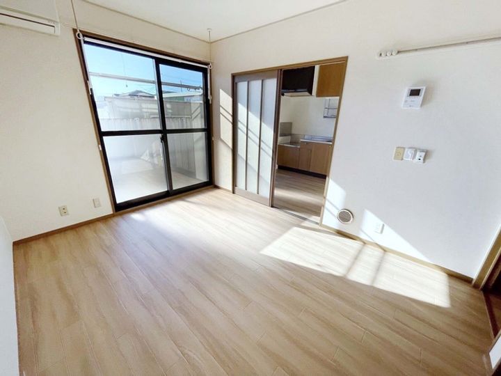 グラシア Aの居間