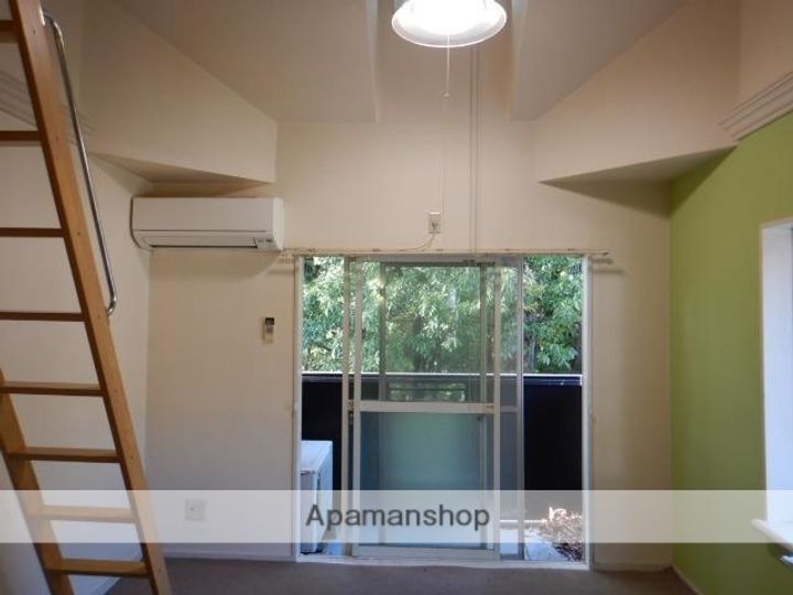 イチゴハウス201の居間