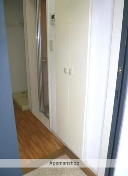 イチゴハウス201の玄関