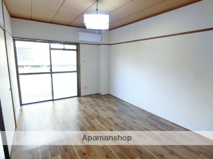 幸和ハイツ106の居間