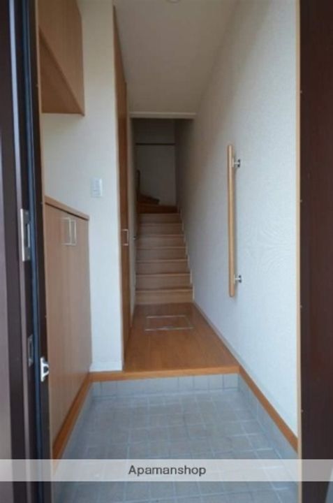 クラヴィエコスモ上泉 壱番館・弐番館2-202の玄関