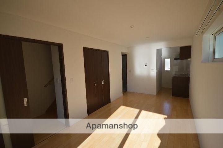 COZY COURT C・DD102の居間