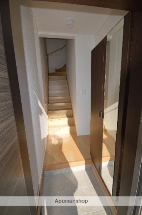 COZY COURT C・DD102の玄関